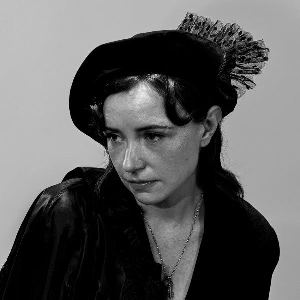 LAURA GROVES - Radio Red